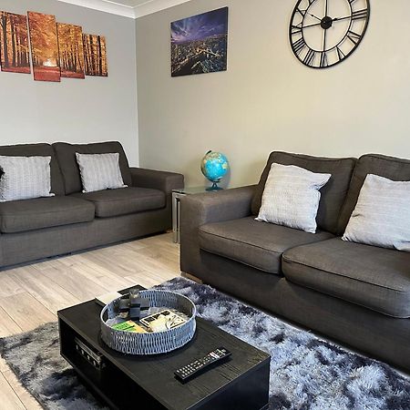 Modern Cosy Warm Home With Free Parking Челмсфорд Екстериор снимка