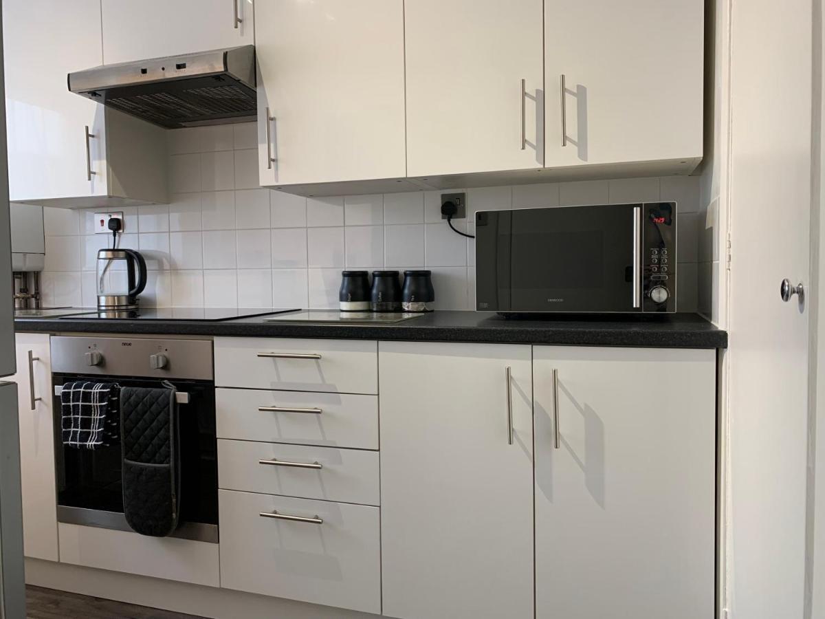 Modern Cosy Warm Home With Free Parking Челмсфорд Екстериор снимка