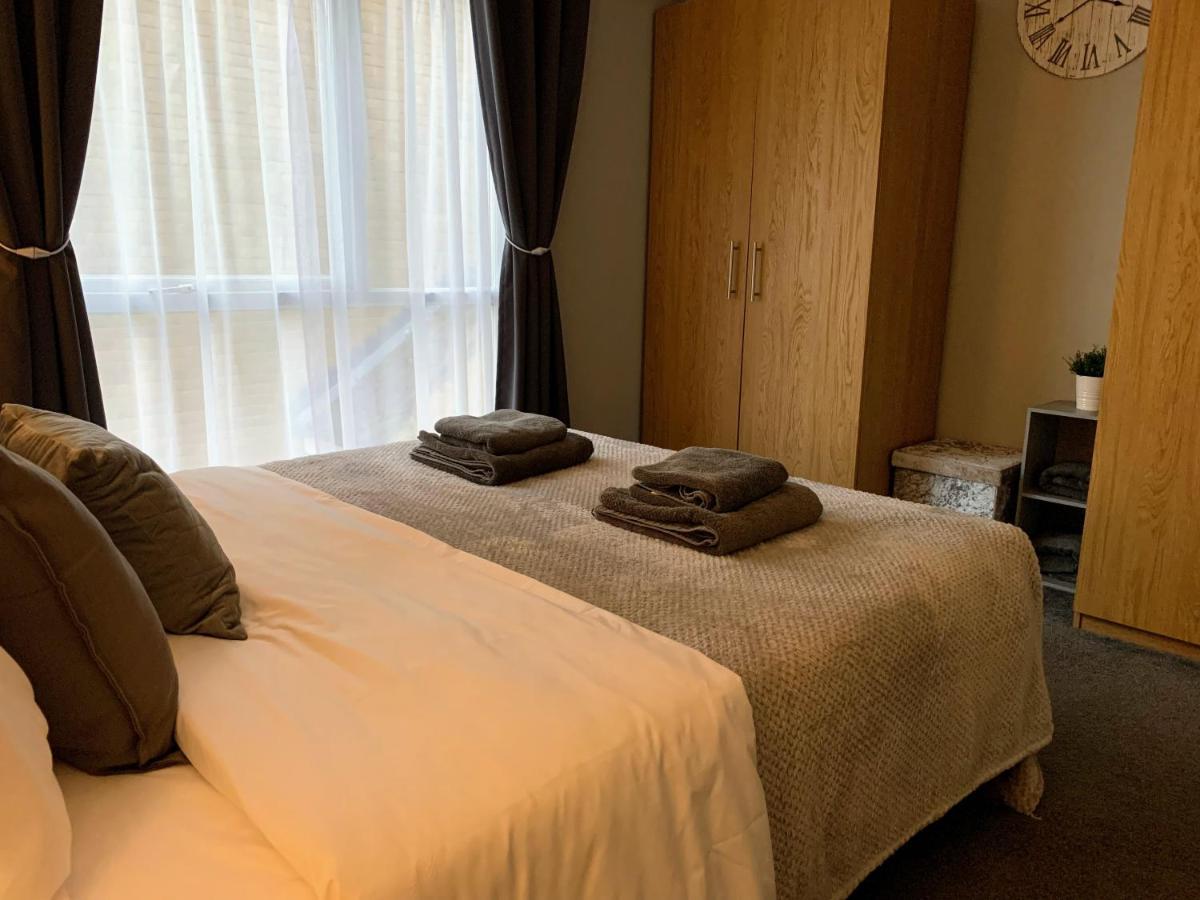Modern Cosy Warm Home With Free Parking Челмсфорд Екстериор снимка