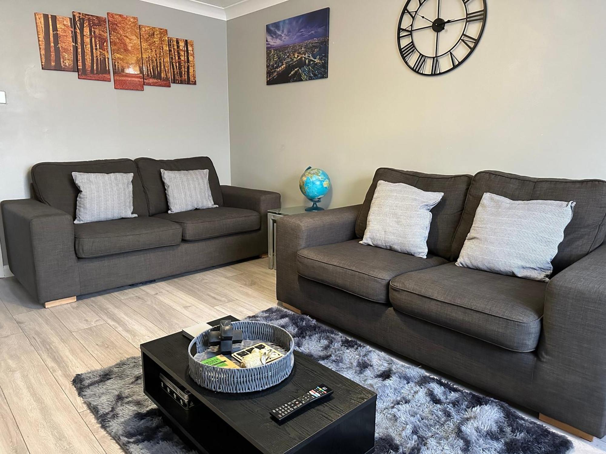 Modern Cosy Warm Home With Free Parking Челмсфорд Екстериор снимка